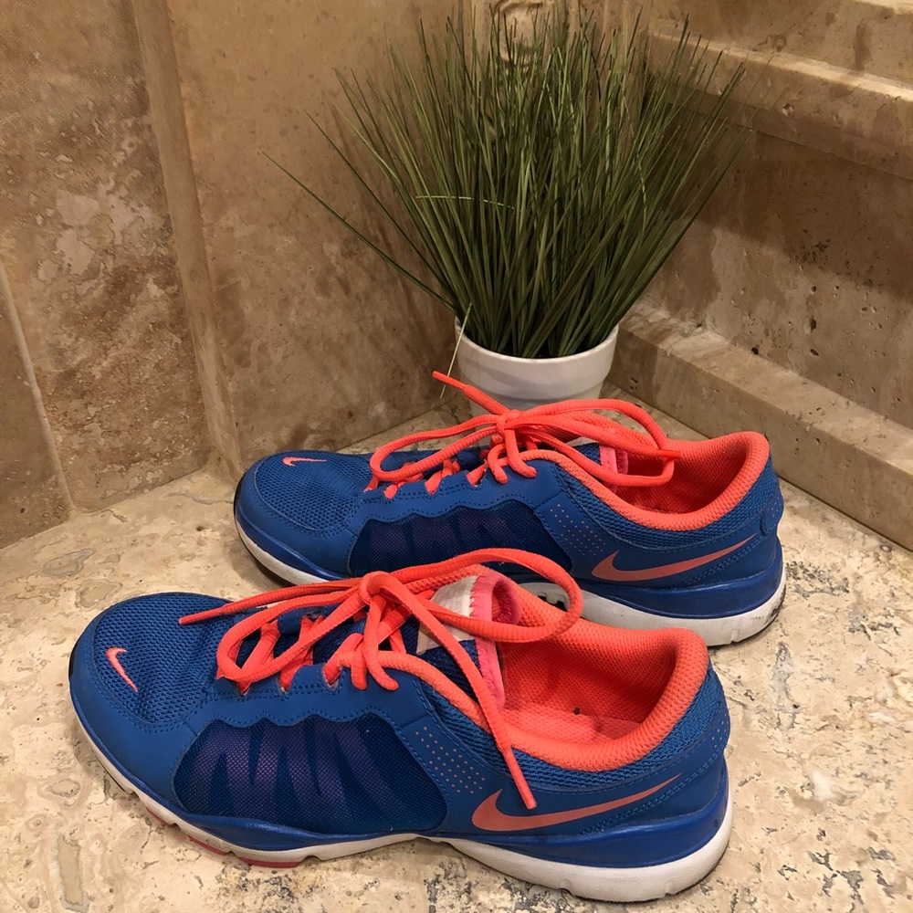 • NIKE SHOES •